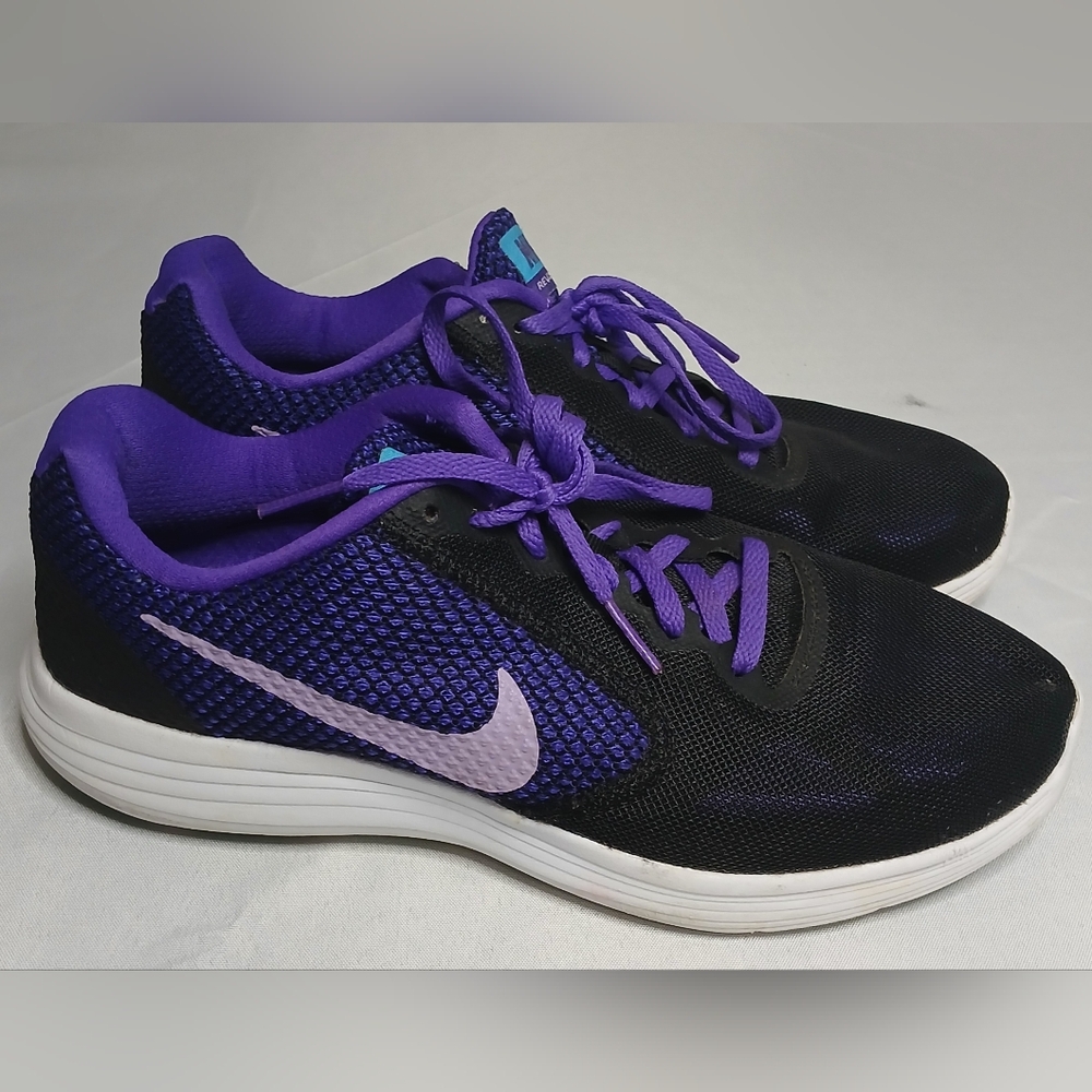 NIKE Black/purple/blue size- 8.5 gentley used